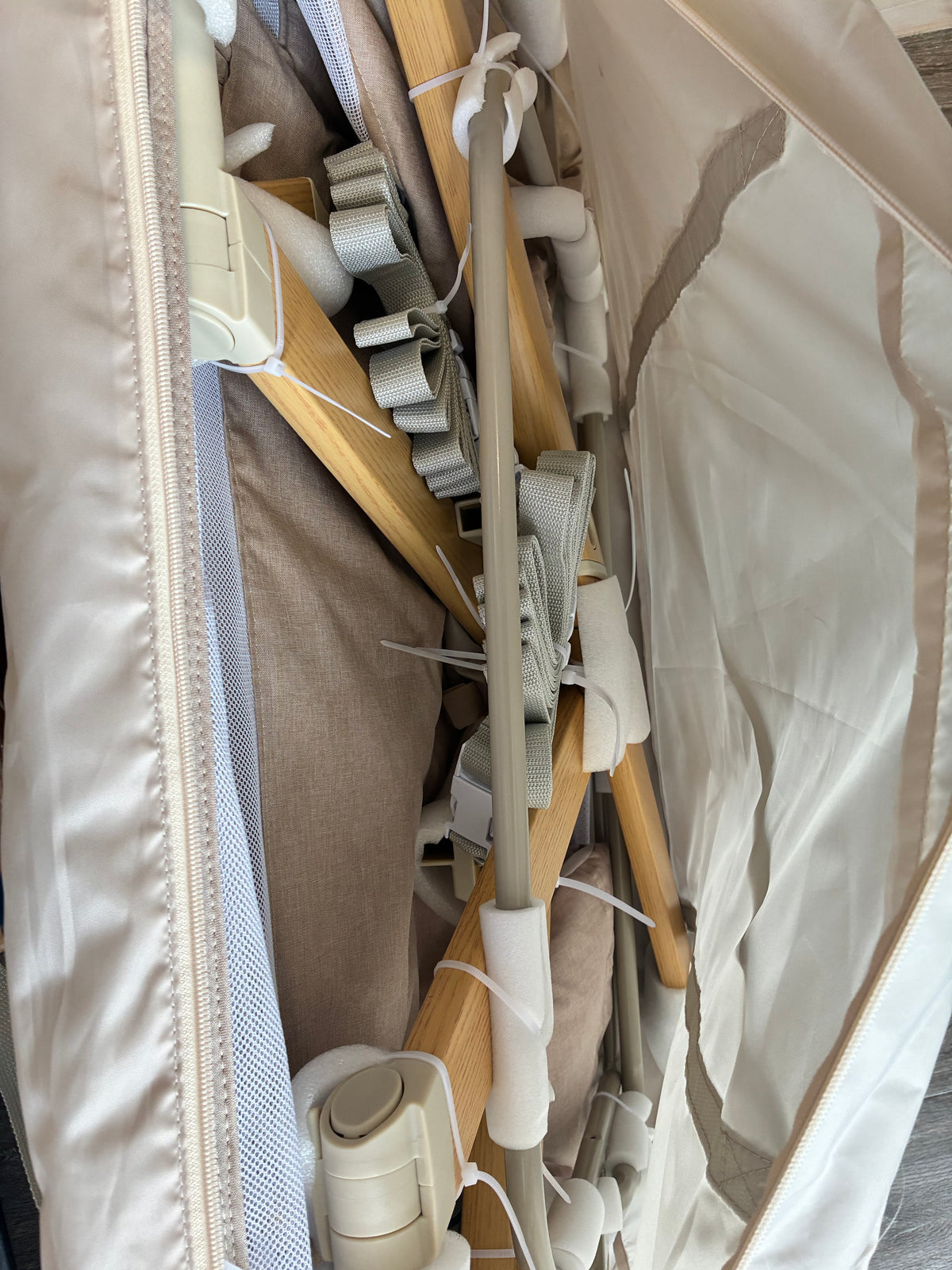 Evolur Stellar Bassinet & Bedside Sleeper